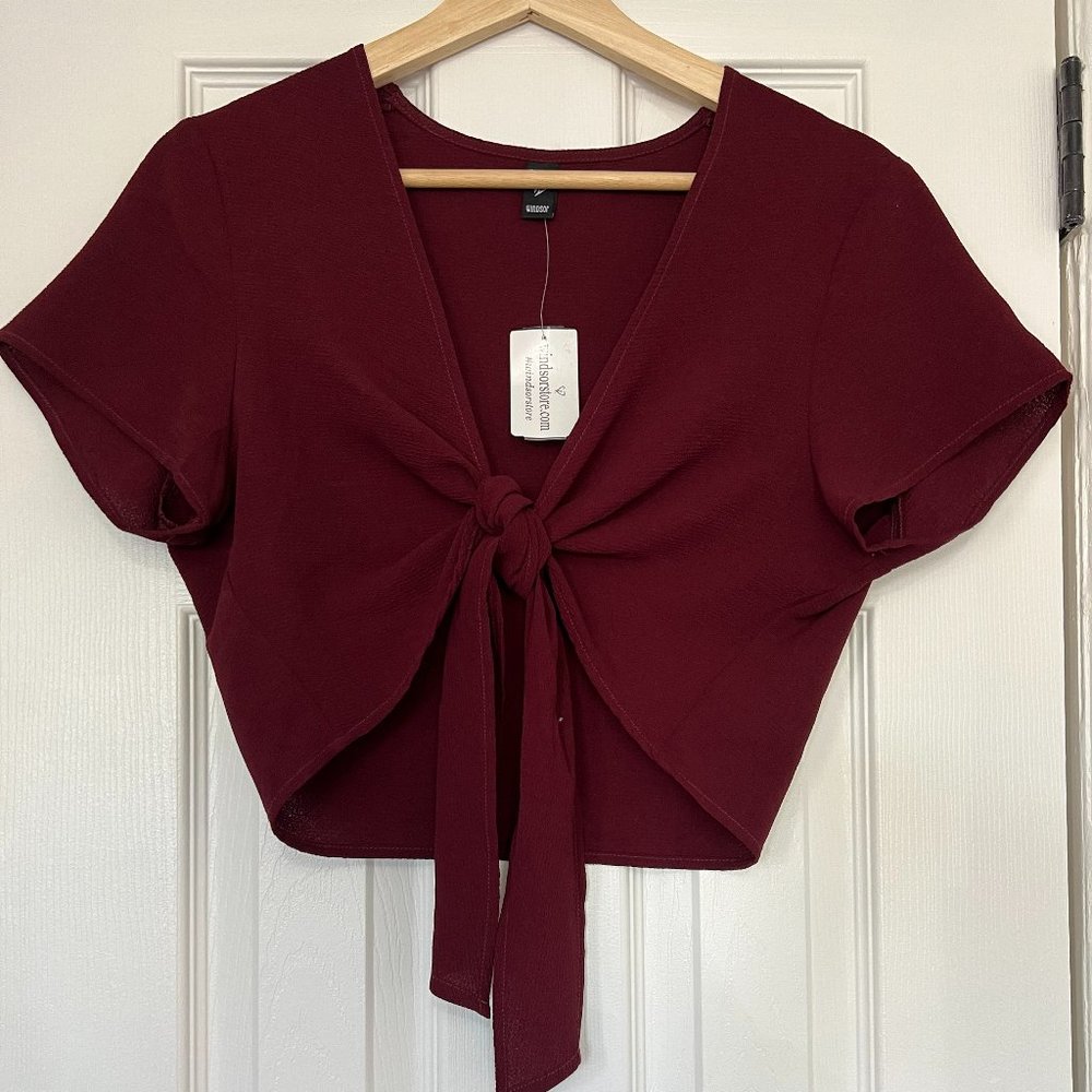 WINDSOR MAROON V-SHAPE SHORT SLEEVE TIE FRONT CROP TOP | NEW WITH TAG